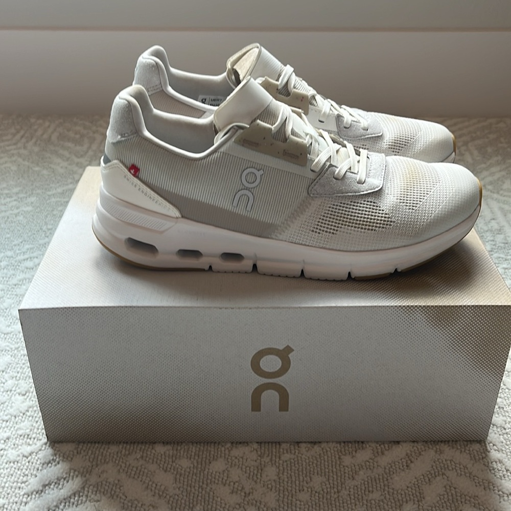 Women’s On Cloud Cloudrift Cloudtec White Sand Size 7